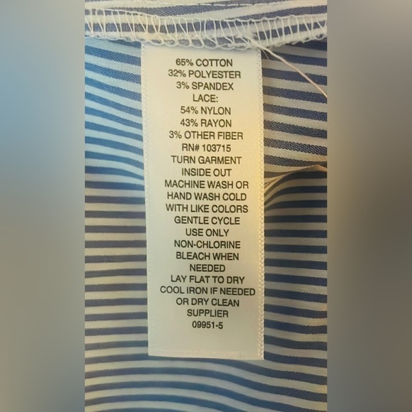 Boutique Brand Womens Plus Lace and Striped Blouse with bow 2X - Picture 8 of 8